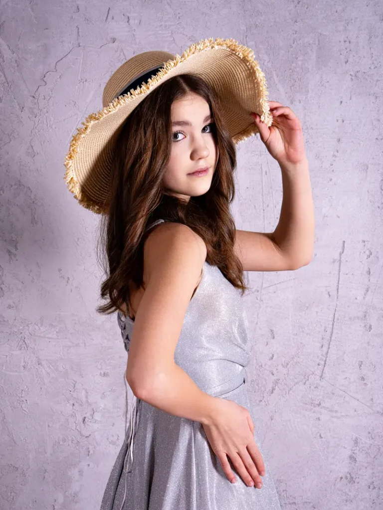 Viktoriya Rotova - Aya models — CLAIRE Magazine, January 2026